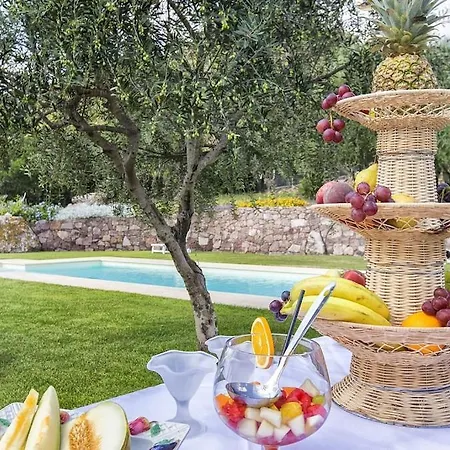Villa Janas Luxury Surrounded By Large Park, Swimming Pool, Parking And Wifi *