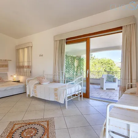 Villa Janas Luxury Surrounded By Large Park, Swimming Pool, Parking And Wifi