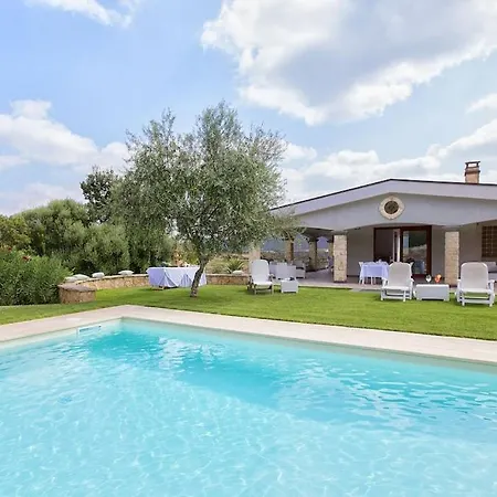 Janas Luxury Surrounded By Large Park, Swimming Pool, Parking And Wifi Villa