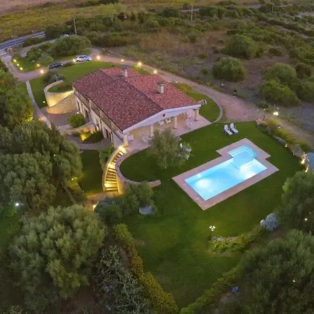 Janas Luxury Surrounded By Large Park, Swimming Pool, Parking And Wifi * Alghero