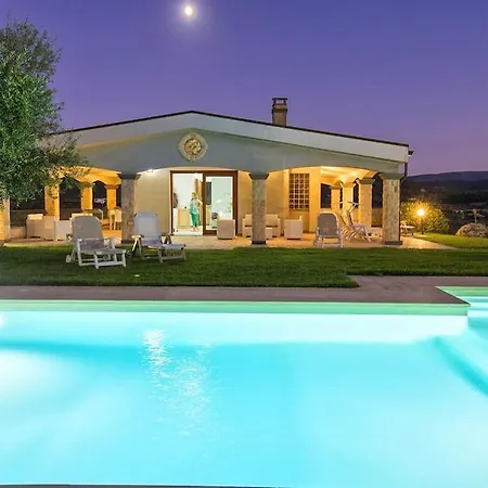 Janas Luxury Surrounded By Large Park, Swimming Pool, Parking And Wifi