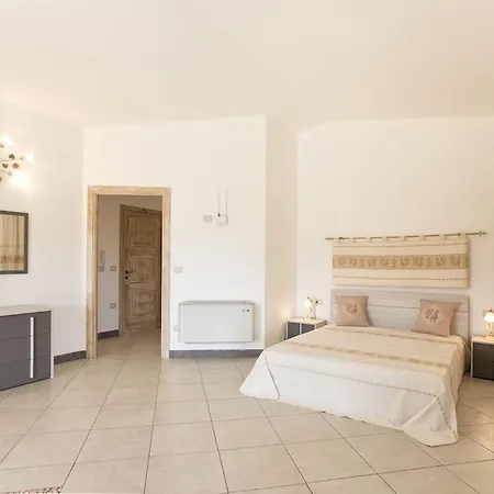 Janas Luxury Surrounded By Large Park, Swimming Pool, Parking And Wifi Villa
