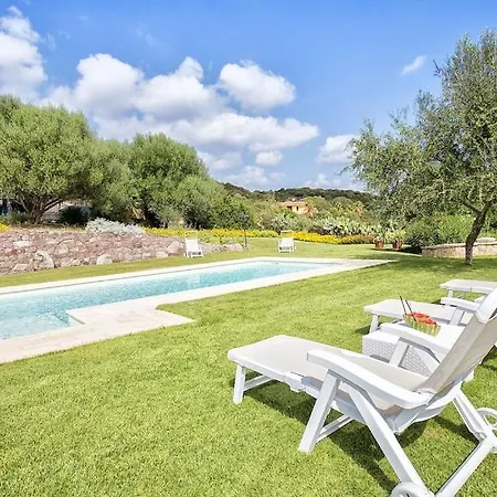 Villa Janas Luxury Surrounded By Large Park, Swimming Pool, Parking And Wifi *