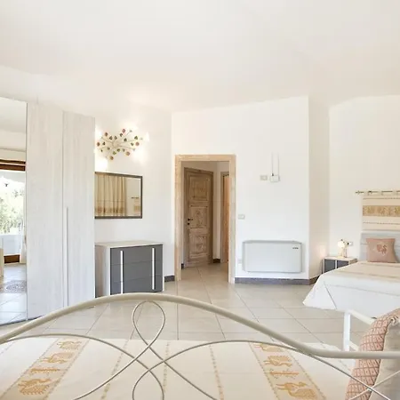 Villa Janas Luxury Surrounded By Large Park, Swimming Pool, Parking And Wifi *