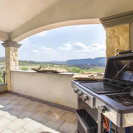 Janas Luxury Surrounded By Large Park, Swimming Pool, Parking And Wifi Villa