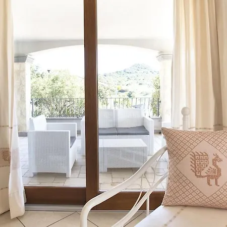Janas Luxury Surrounded By Large Park, Swimming Pool, Parking And Wifi Villa