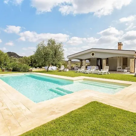 Janas Luxury Surrounded By Large Park, Swimming Pool, Parking And Wifi
