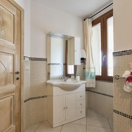 Villa Janas Luxury Surrounded By Large Park, Swimming Pool, Parking And Wifi