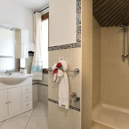 Villa Janas Luxury Surrounded By Large Park, Swimming Pool, Parking And Wifi *