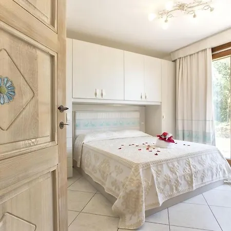 Villa Janas Luxury Surrounded By Large Park, Swimming Pool, Parking And Wifi