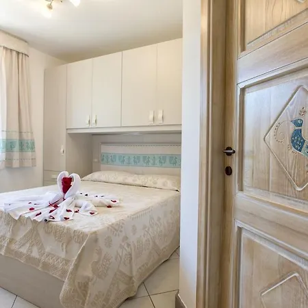 Janas Luxury Surrounded By Large Park, Swimming Pool, Parking And Wifi