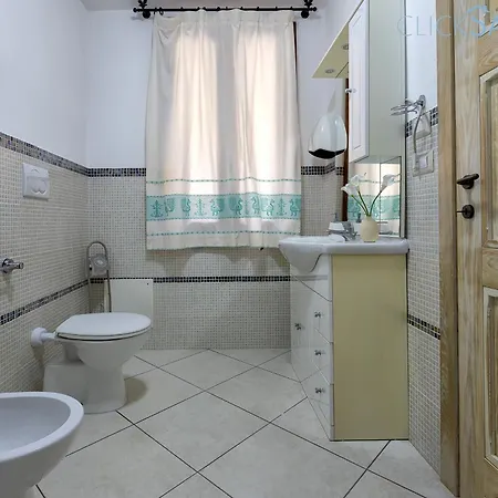 Janas Luxury Surrounded By Large Park, Swimming Pool, Parking And Wifi