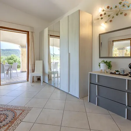 Villa Janas Luxury Surrounded By Large Park, Swimming Pool, Parking And Wifi *