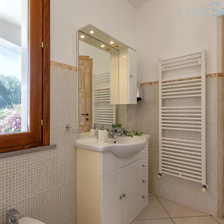 Villa Janas Luxury Surrounded By Large Park, Swimming Pool, Parking And Wifi