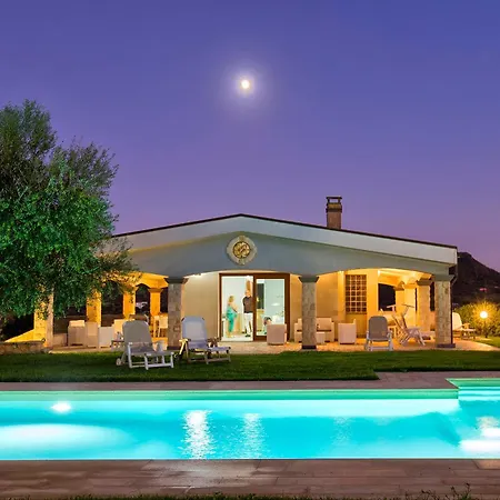 Villa Janas Luxury Surrounded By Large Park, Swimming Pool, Parking And Wifi *