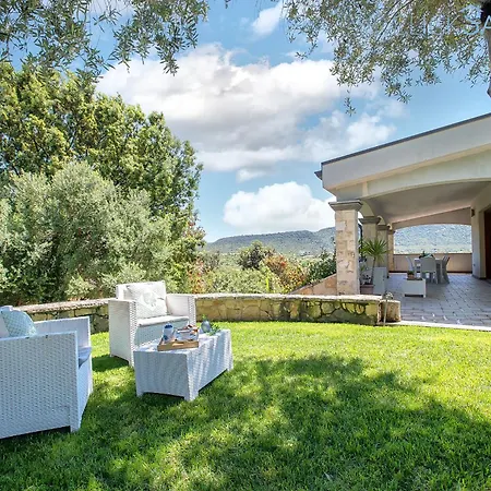 Janas Luxury Surrounded By Large Park, Swimming Pool, Parking And Wifi Villa *