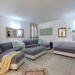Vila Janas Luxury Surrounded By Large Park, Swimming Pool, Parking And Wifi Alghero