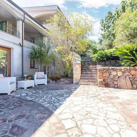 Janas Luxury Surrounded By Large Park, Swimming Pool, Parking And Wifi * Alghero